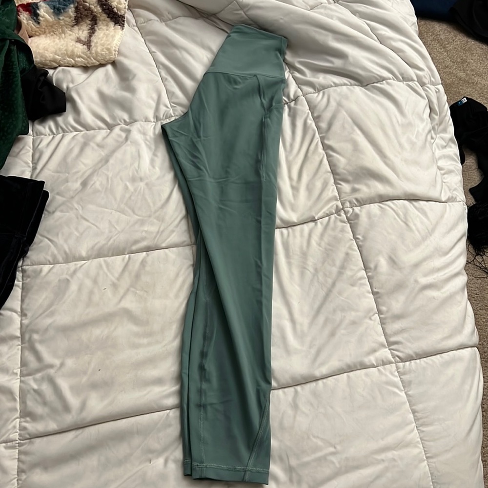 Lululemon align with pockets size 4